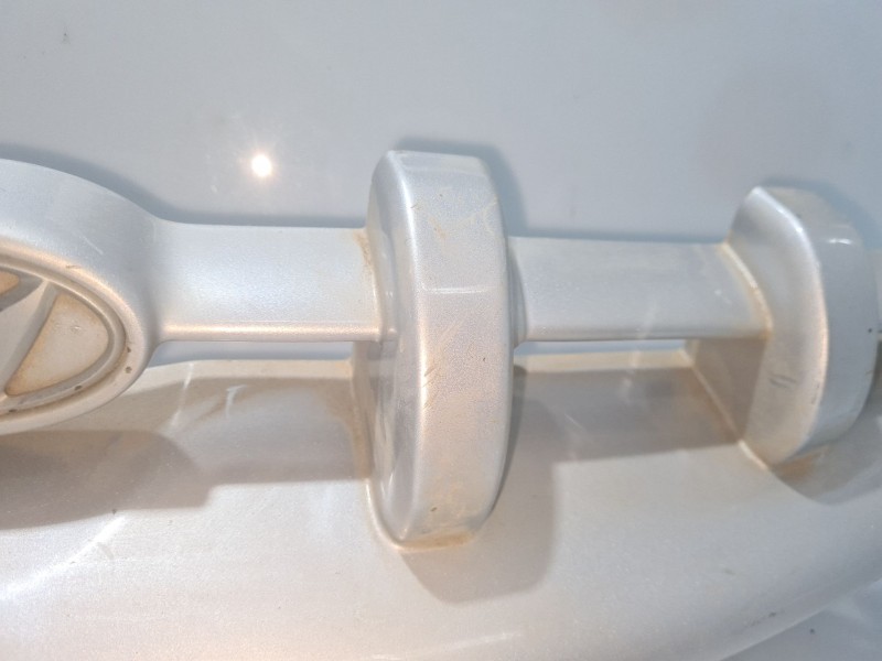 Recambio de rejilla delantera para hyundai accent (lc) referencia OEM IAM 8656025220  