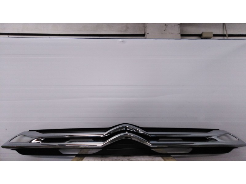 Recambio de rejilla delantera para citroën c4 aircross referencia OEM IAM 7450A811  