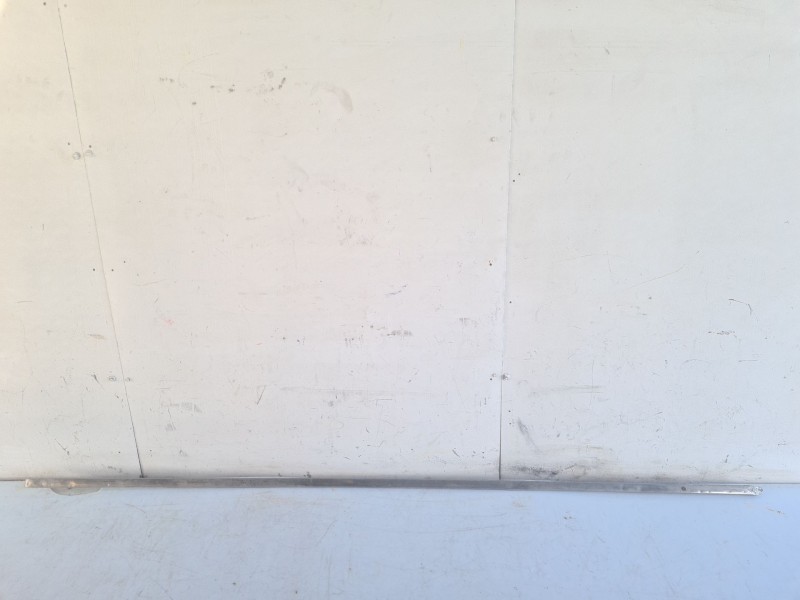 Recambio de moldura para mercedes-benz clase e (w114/w115) berlina 240 d referencia OEM IAM 02427KM  