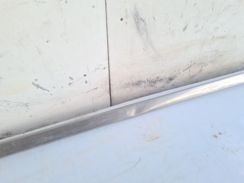 Recambio de moldura para mercedes-benz clase e (w114/w115) berlina 240 d referencia OEM IAM 02427KM  