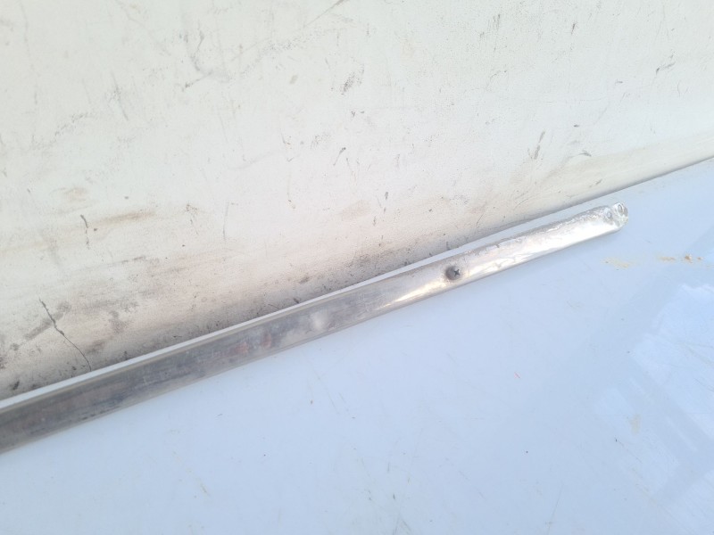 Recambio de moldura para mercedes-benz clase e (w114/w115) berlina 240 d referencia OEM IAM 02427KM  