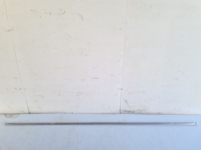 Recambio de moldura para mercedes-benz clase e (w114/w115) berlina 240 d referencia OEM IAM 02427KM  