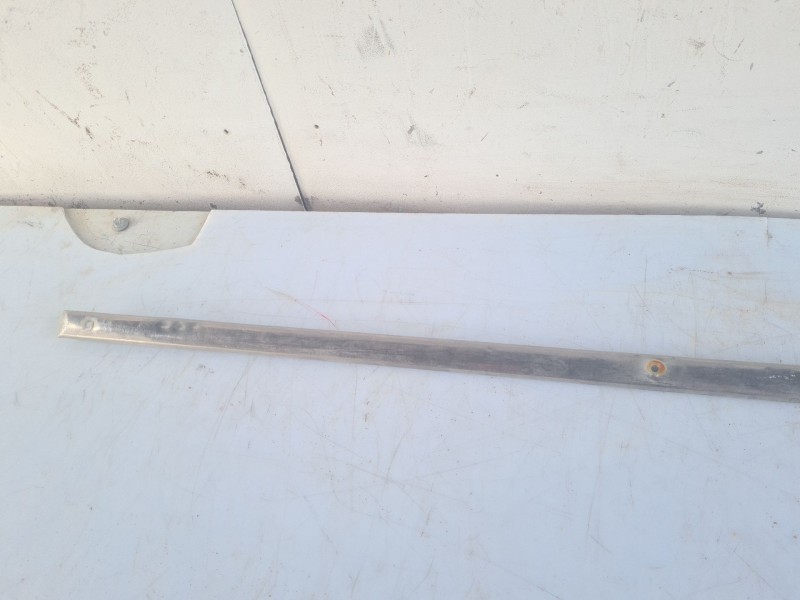 Recambio de moldura para mercedes-benz clase e (w114/w115) berlina 240 d referencia OEM IAM 02427KM  