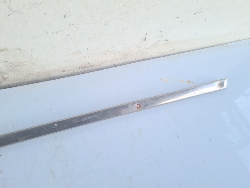 Recambio de moldura para mercedes-benz clase e (w114/w115) berlina 240 d referencia OEM IAM 02427KM  