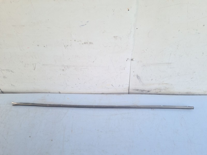 Recambio de moldura para mercedes-benz clase e (w114/w115) berlina 240 d referencia OEM IAM 02427KM  