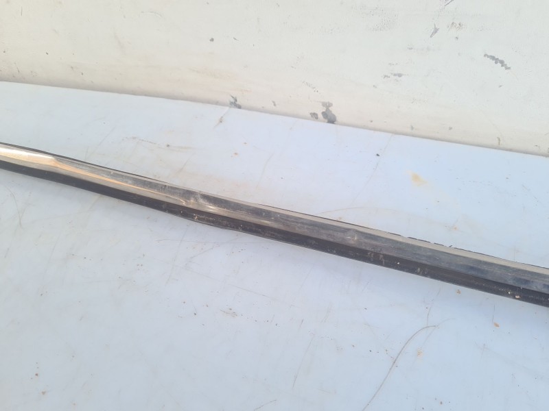 Recambio de moldura para mercedes-benz clase e (w114/w115) berlina 240 d referencia OEM IAM 02427KM  