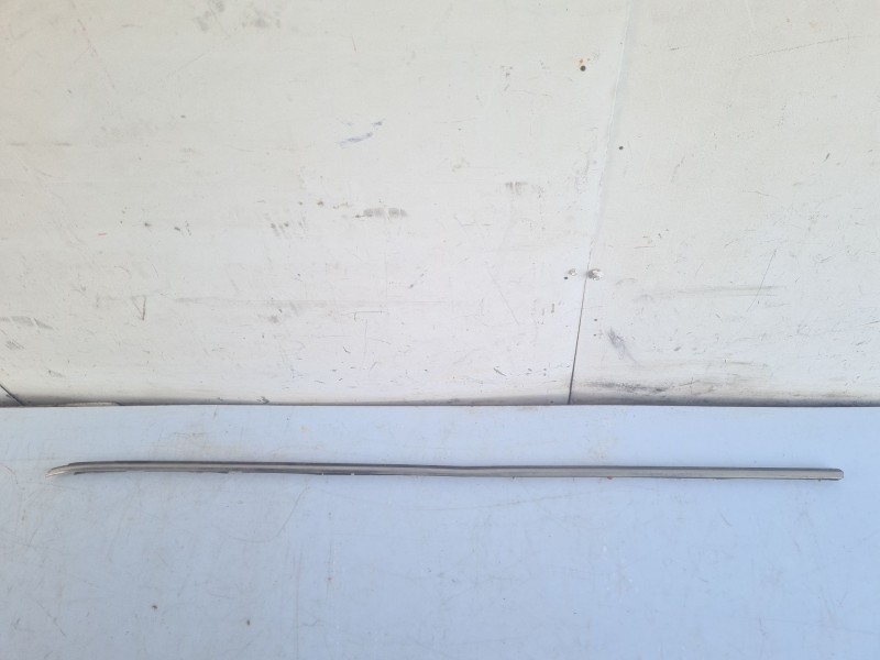 Recambio de moldura para mercedes-benz clase e (w114/w115) berlina 240 d referencia OEM IAM 02427KM  