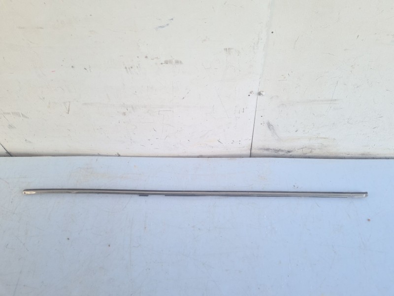 Recambio de moldura para mercedes-benz clase e (w114/w115) berlina 240 d referencia OEM IAM 02427KM  