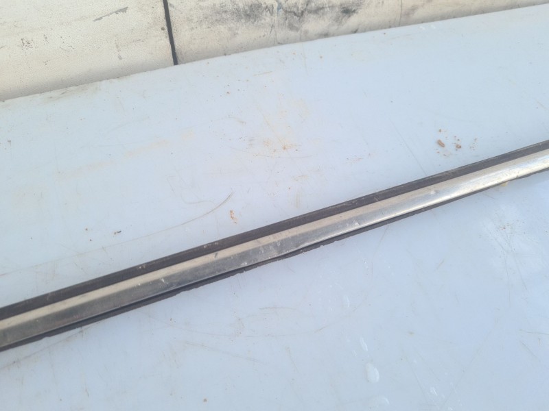 Recambio de moldura para mercedes-benz clase e (w114/w115) berlina 240 d referencia OEM IAM 02427KM  