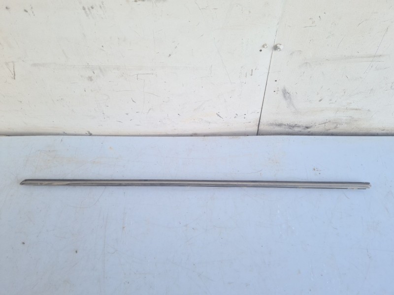 Recambio de moldura para mercedes-benz clase e (w114/w115) berlina 240 d referencia OEM IAM 02427KM  