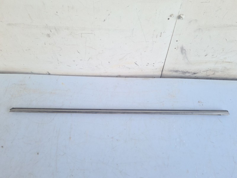 Recambio de moldura para mercedes-benz clase e (w114/w115) berlina 240 d referencia OEM IAM 02427KM  