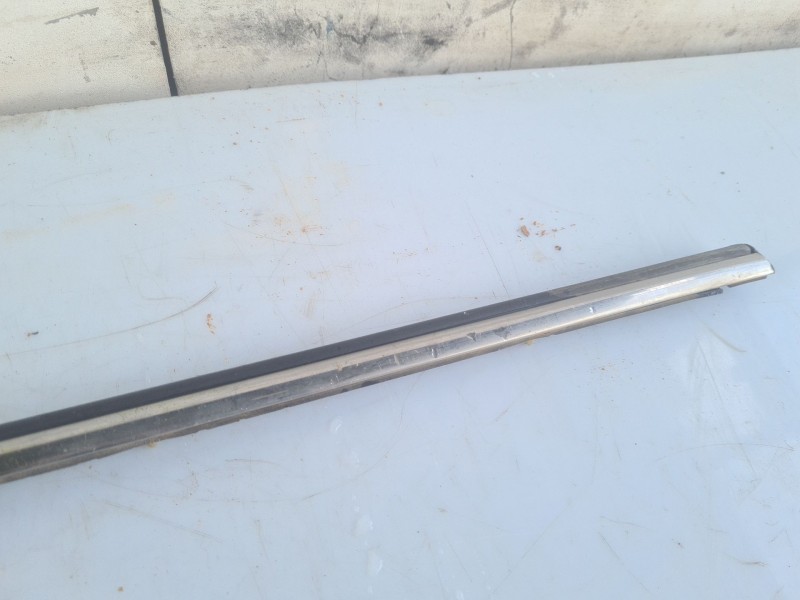 Recambio de moldura para mercedes-benz clase e (w114/w115) berlina 240 d referencia OEM IAM 02427KM  