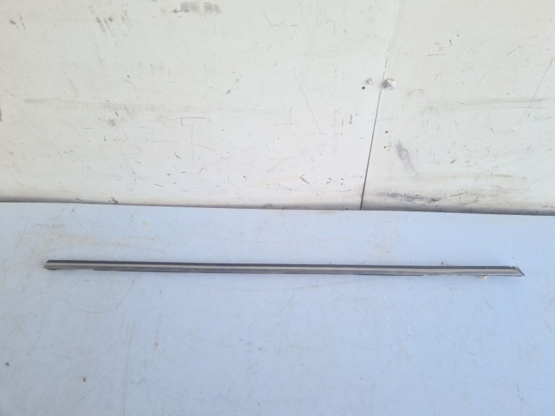 Recambio de moldura para mercedes-benz clase e (w114/w115) berlina 240 d referencia OEM IAM 02427KM  