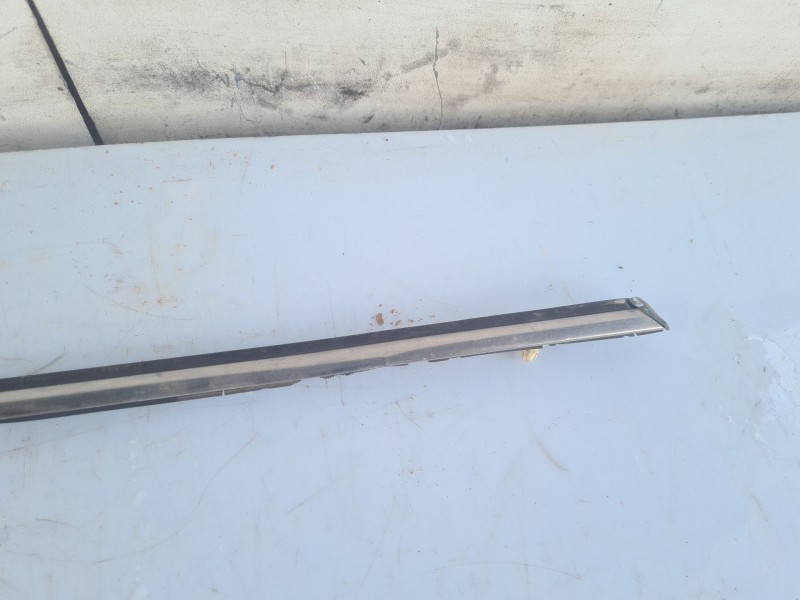 Recambio de moldura para mercedes-benz clase e (w114/w115) berlina 240 d referencia OEM IAM 02427KM  