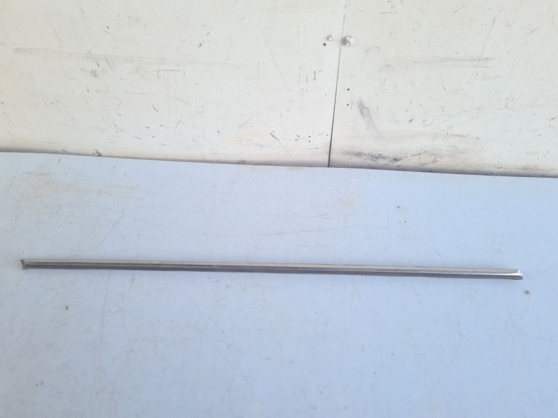 Recambio de moldura para mercedes-benz clase e (w114/w115) berlina 240 d referencia OEM IAM 02427KM  