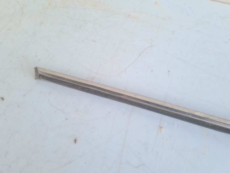 Recambio de moldura para mercedes-benz clase e (w114/w115) berlina 240 d referencia OEM IAM 02427KM  