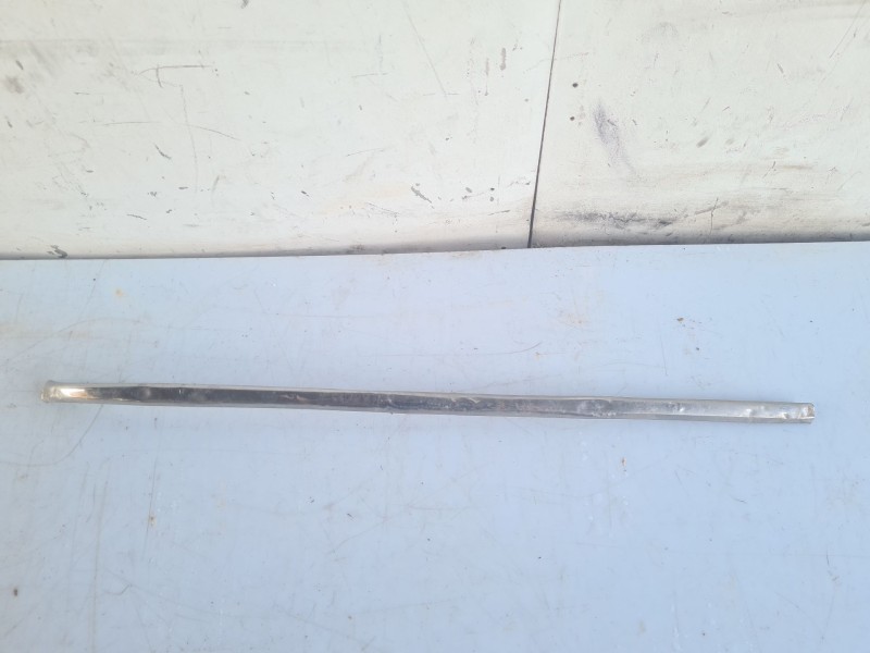 Recambio de moldura para mercedes-benz clase e (w114/w115) berlina 240 d referencia OEM IAM 02427KM  