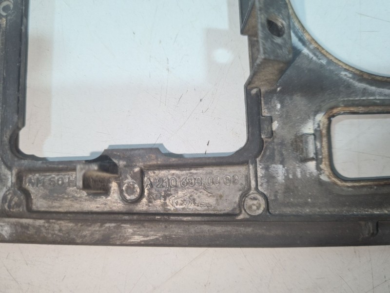 Recambio de moldura para mercedes-benz 210d 30502550 double cab 461 referencia OEM IAM A2106830308  