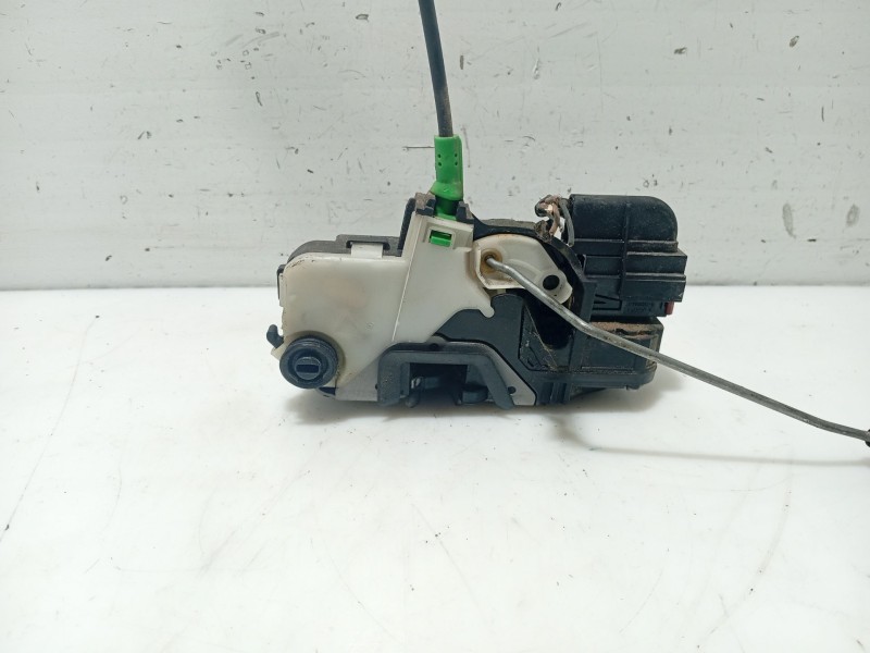 Recambio de cerradura puerta trasera derecha para opel insignia berlina referencia OEM IAM 13579566 13503808 