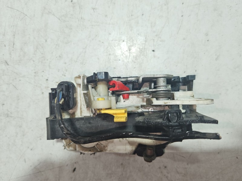 Recambio de cerradura puerta delantera derecha para dodge caliber 2.0 crd referencia OEM IAM 4589416AA  