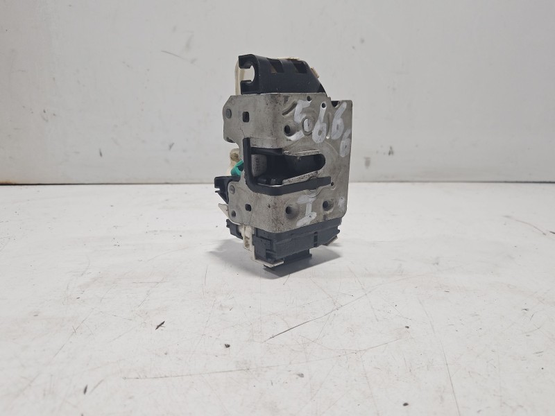 Recambio de cerradura puerta delantera izquierda para dodge caliber 2.0 crd referencia OEM IAM 4589409AA  