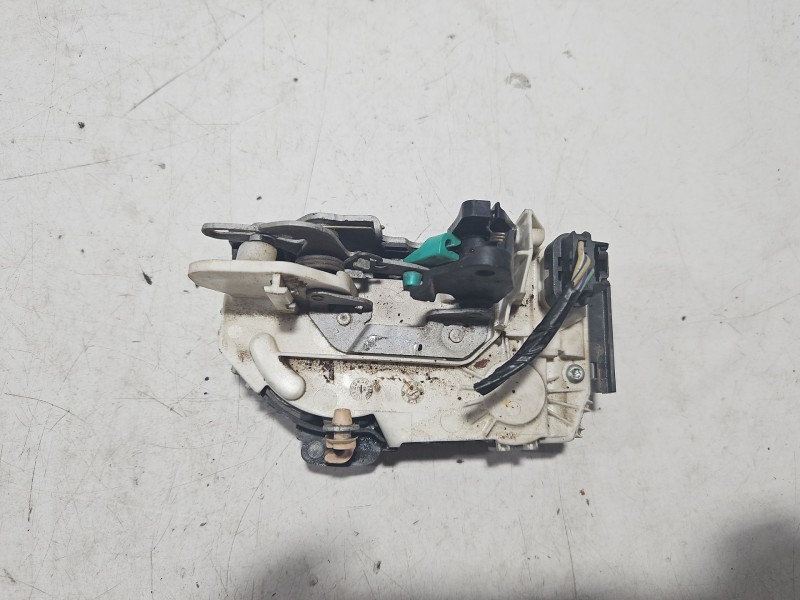 Recambio de cerradura puerta trasera izquierda para dodge caliber 2.0 crd referencia OEM IAM 4589415AA  