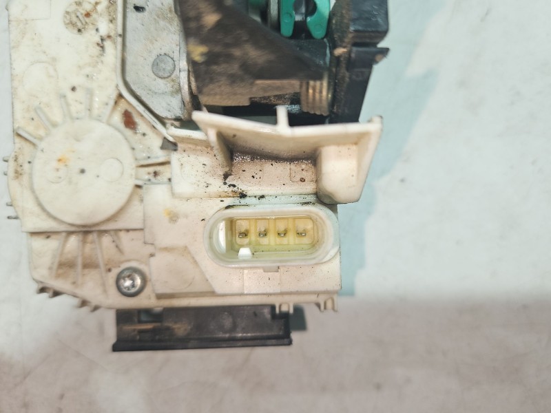 Recambio de cerradura puerta trasera izquierda para dodge caliber 2.0 crd referencia OEM IAM 4589415AA  