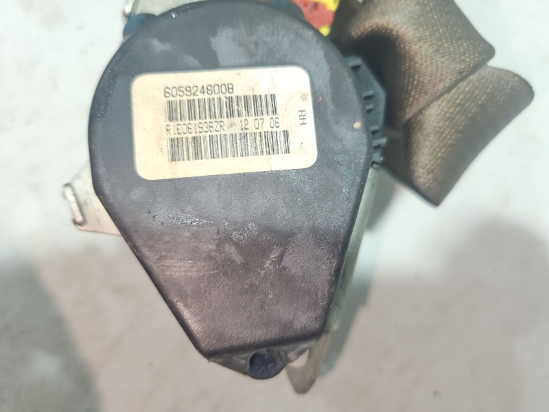 Recambio de cinturon seguridad delantero derecho para dodge caliber 2.0 crd referencia OEM IAM 605924800B  