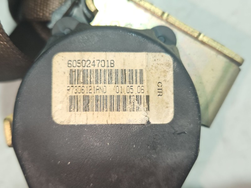 Recambio de cinturon seguridad trasero central para dodge caliber 2.0 crd referencia OEM IAM 0YX15XDVAC  