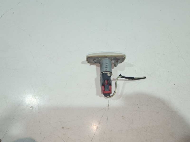 Recambio de piloto lateral derecho para dodge caliber 2.0 crd referencia OEM IAM 4806224AE  