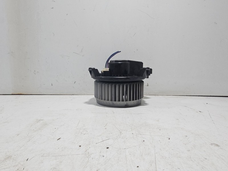 Recambio de ventilador calefaccion para dodge caliber 2.0 crd referencia OEM IAM AY2727005011  