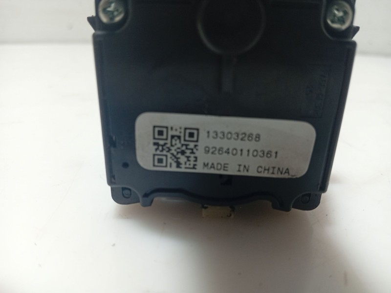 Recambio de mando volante para opel insignia berlina referencia OEM IAM 13303268 92640110361 