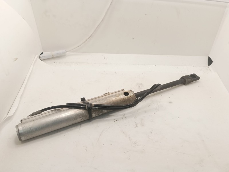 Recambio de hidraulico derecho capota para renault megane ii coupe/cabrio referencia OEM IAM 8200361118  