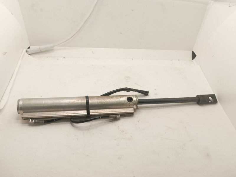 Recambio de hidraulico derecho capota para renault megane ii coupe/cabrio referencia OEM IAM 8200361118  