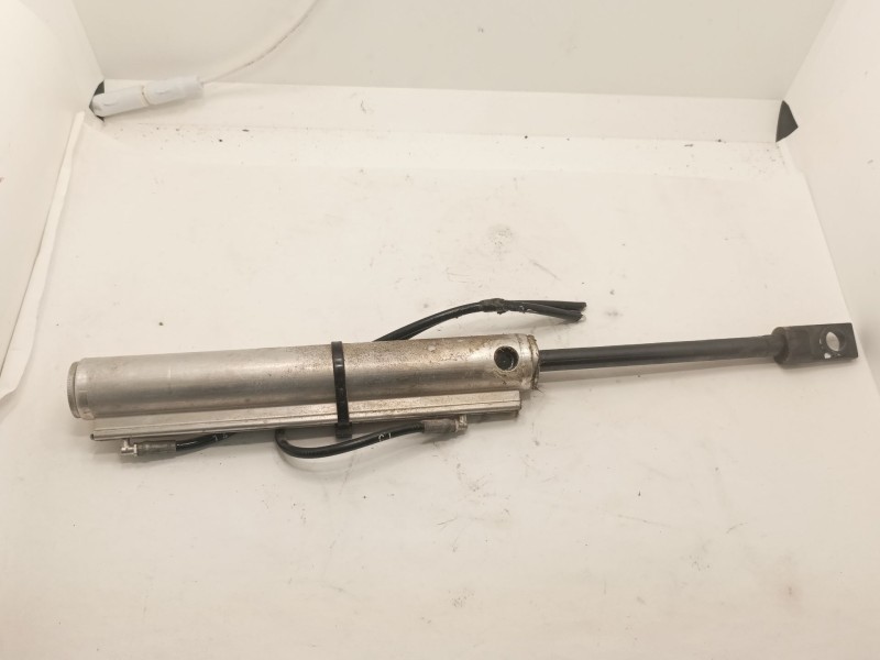 Recambio de hidraulico derecho capota para renault megane ii coupe/cabrio referencia OEM IAM 8200361118  