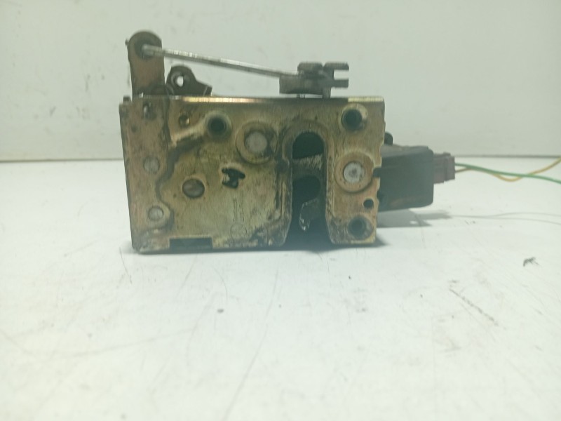 Recambio de cerradura puerta delantera derecha para peugeot 205 berlina referencia OEM IAM 9136A1  