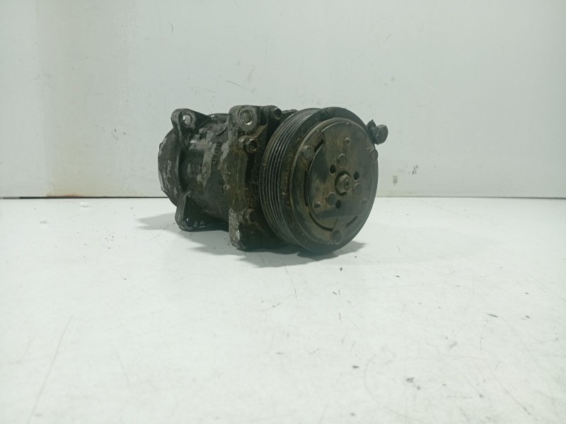 Recambio de compresor aire acondicionado para peugeot 205 berlina referencia OEM IAM SD7H157870  