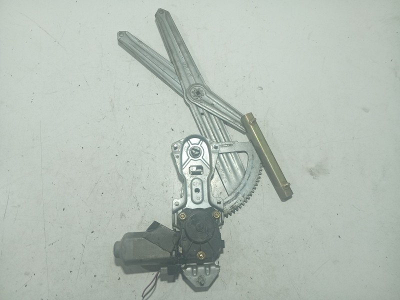 Recambio de elevalunas delantero derecho para peugeot 205 berlina referencia OEM IAM 922269  