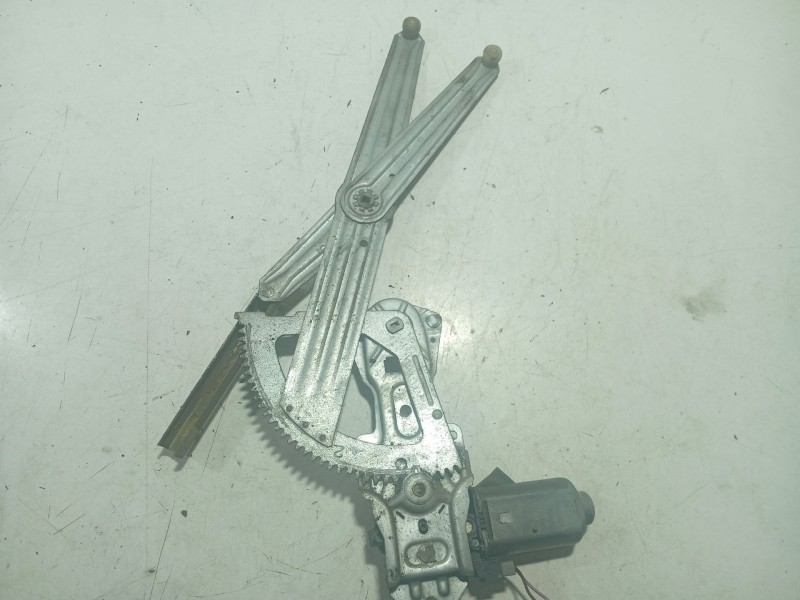 Recambio de elevalunas delantero derecho para peugeot 205 berlina referencia OEM IAM 922269  