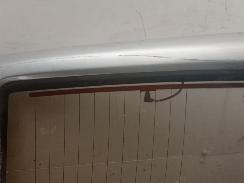 Recambio de porton trasero para peugeot 205 berlina referencia OEM IAM 8701F4  