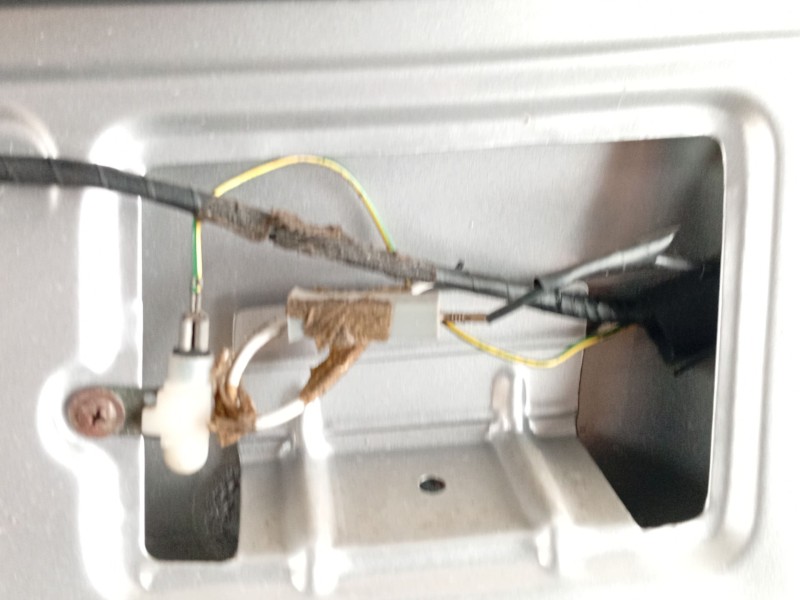 Recambio de porton trasero para peugeot 205 berlina referencia OEM IAM 8701F4  