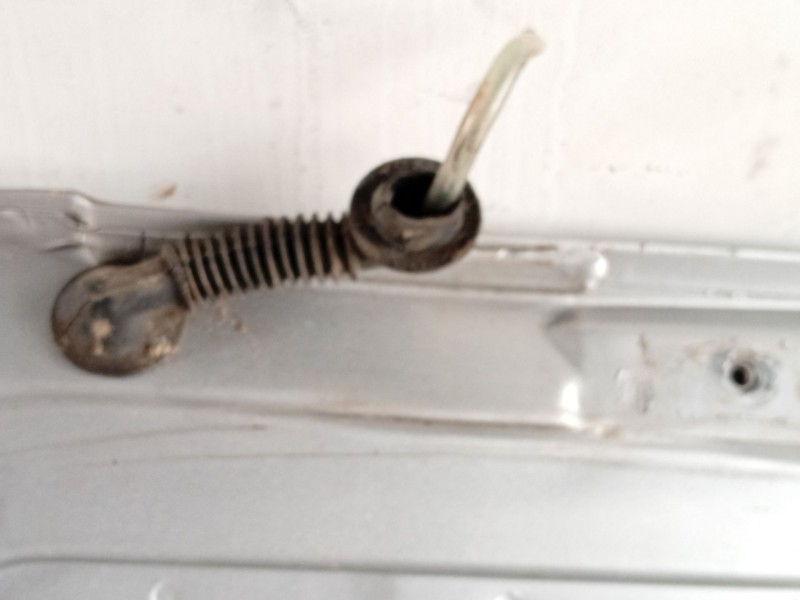 Recambio de porton trasero para peugeot 205 berlina referencia OEM IAM 8701F4  