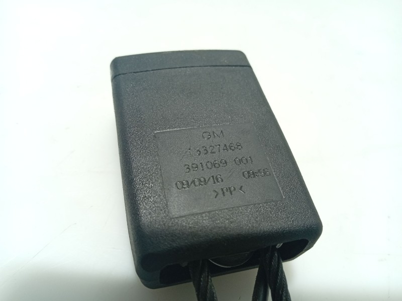 Recambio de anclaje cinturon delantero derecho para opel insignia berlina referencia OEM IAM 197915 13327468 391069001