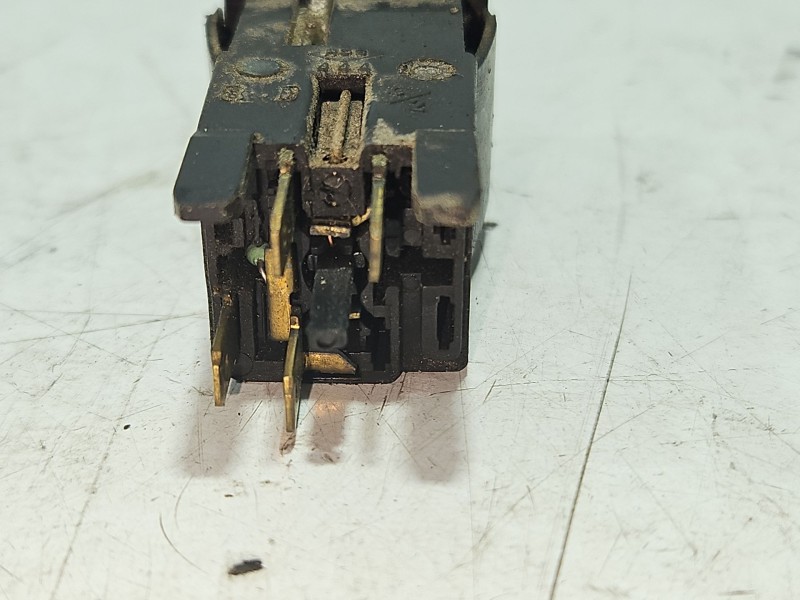 Recambio de interruptor para peugeot 205 berlina referencia OEM IAM 5298IAC  
