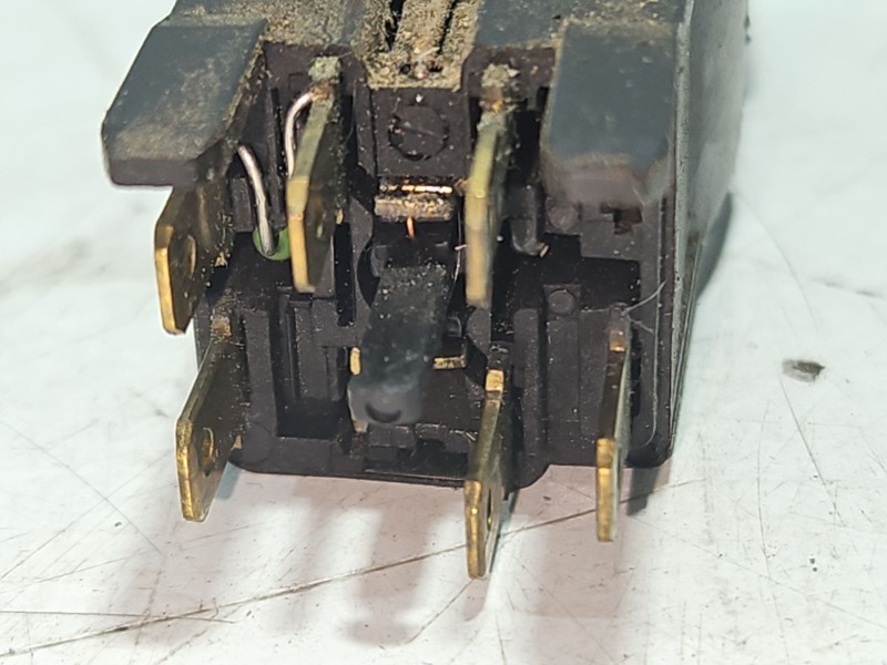 Recambio de interruptor para peugeot 205 berlina referencia OEM IAM 5298ILT  