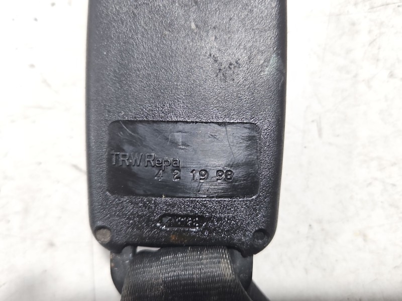 Recambio de anclaje cinturon trasero derecho para peugeot 205 berlina referencia OEM IAM 5298CTD  