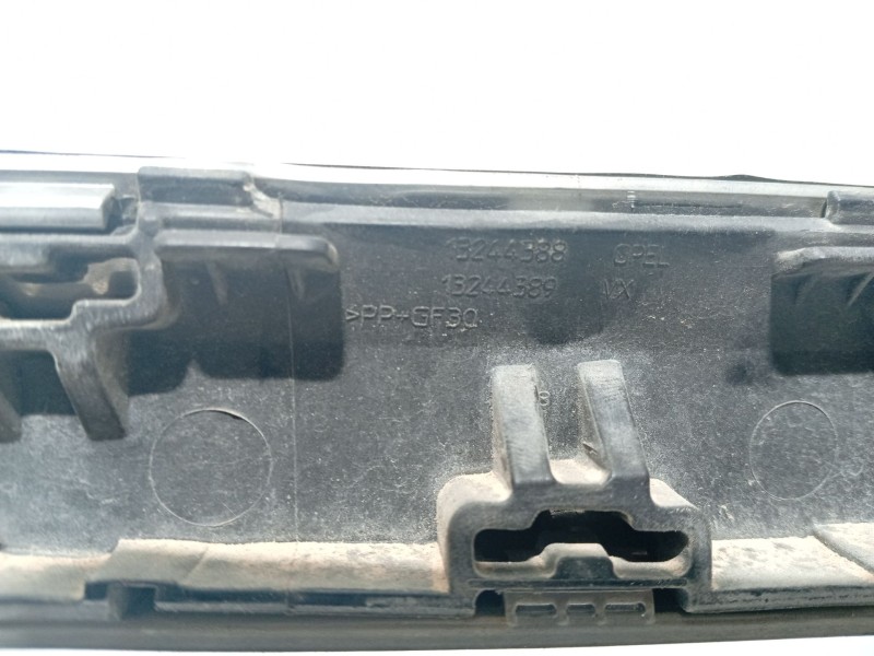 Recambio de moldura para opel insignia berlina referencia OEM IAM 13244388 13244389 