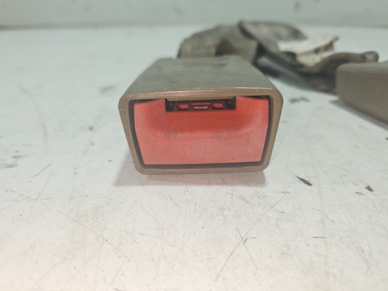 Recambio de enganche cinturon trasero central para dodge caliber 2.0 crd referencia OEM IAM 1GC391DAAA  