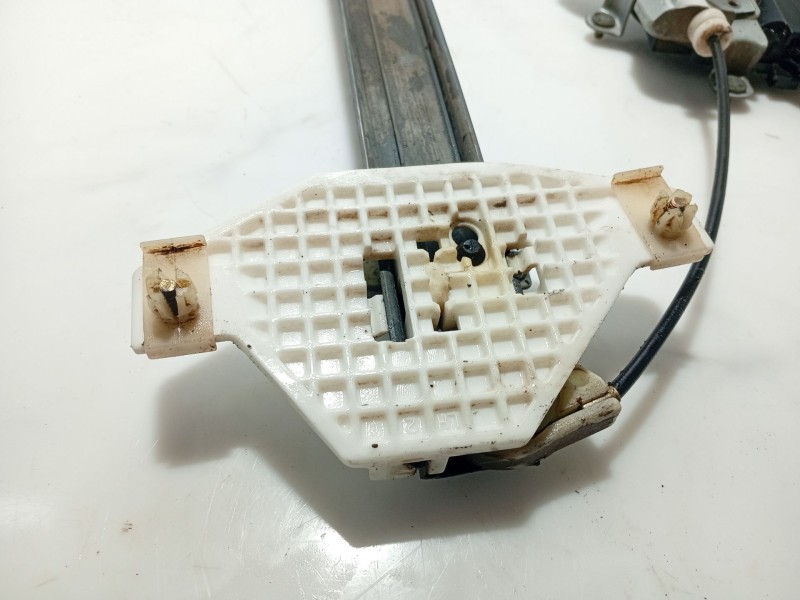 Recambio de elevalunas trasero izquierdo para ssangyong kyron 200 xdi limited referencia OEM IAM 7333008000 7331109000 