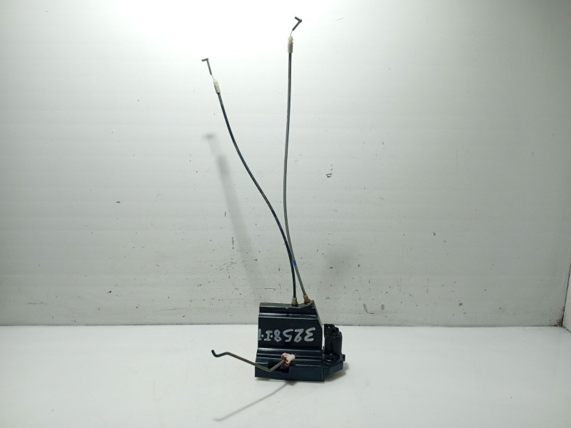 Recambio de cerradura puerta trasera izquierda para ssangyong kyron 200 xdi limited referencia OEM IAM 7131008003  